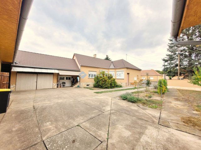 Eladó családi ház, Udvaron 45 M Ft, 3 szobás