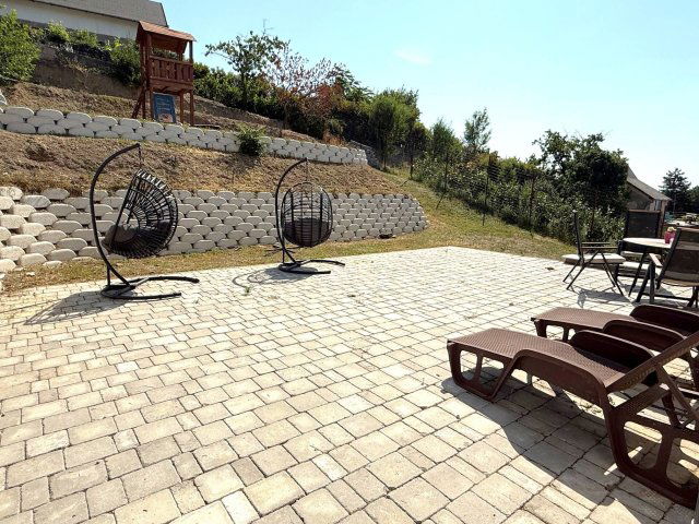 Eladó családi ház, Pécsett 249.9 M Ft, 4 szobás