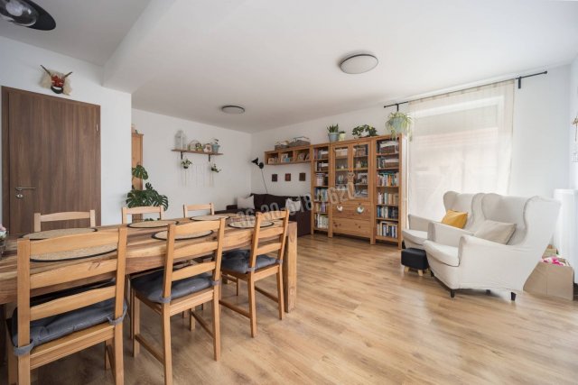 Eladó téglalakás, Vácon 98.9 M Ft, 4 szobás