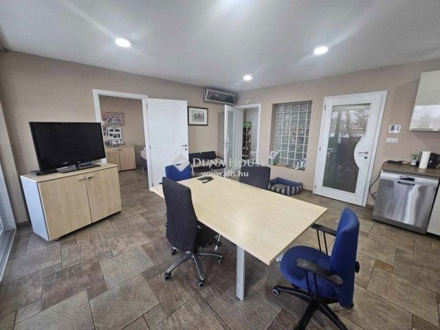 Eladó családi ház, Taksonyon 350 M Ft, 6 szobás