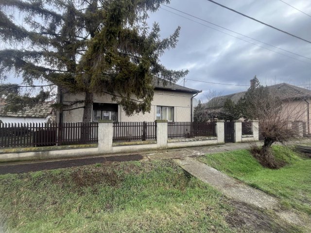 Eladó családi ház, Püspökladányban 25 M Ft, 2 szobás
