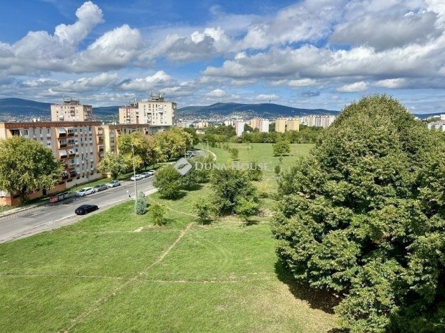 Eladó panellakás, Pécsett 37.99 M Ft, 2 szobás
