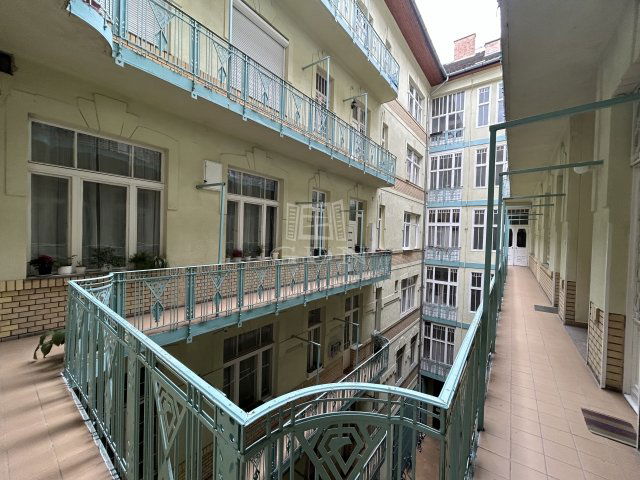 Eladó téglalakás, Budapesten, V. kerületben 136 M Ft, 3 szobás