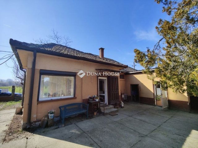 Eladó családi ház, Nagykátán 33 M Ft, 2 szobás