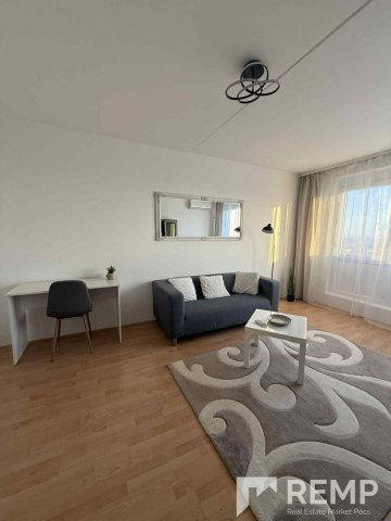 Eladó panellakás, Pécsett 45.9 M Ft, 2 szobás