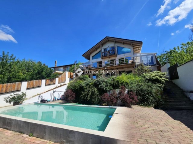 Eladó családi ház, Taksonyon 290 M Ft, 6 szobás