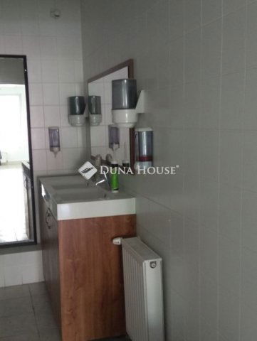 Eladó üzlethelyiség, Budapesten, XIV. kerületben 125 M Ft