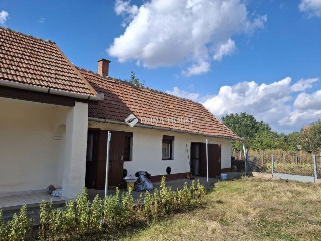 Eladó családi ház, Atkáron 25 M Ft, 3 szobás