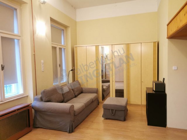 Kiadó téglalakás, albérlet, I. kerületben, Attila úton
