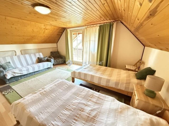 Eladó családi ház, Balatonfenyvesen 179.9 M Ft, 5 szobás