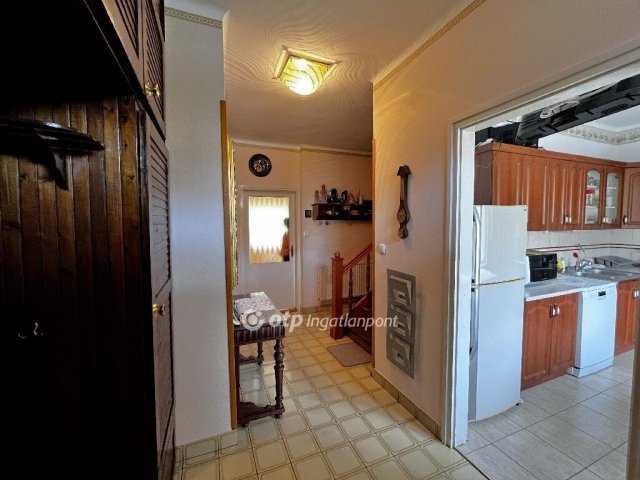 Eladó téglalakás, Hévízen 80.7 M Ft, 3+1 szobás