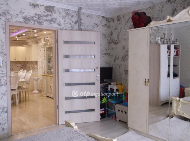 Eladó családi ház, Gyöngyösön 190 M Ft, 5 szobás