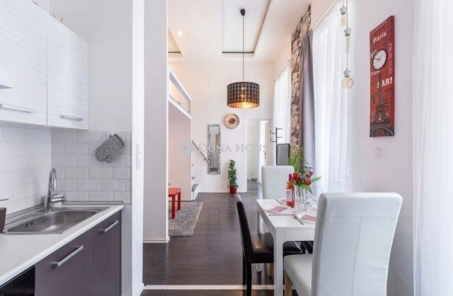 Eladó téglalakás, Budapesten, VII. kerületben 105 M Ft, 2 szobás