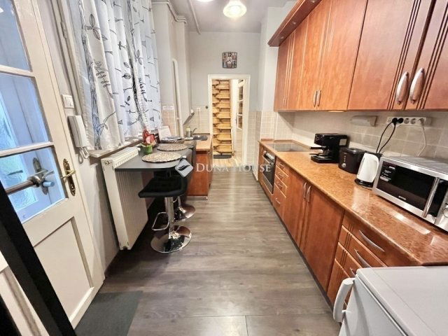 Eladó téglalakás, Budapesten, V. kerületben 128 M Ft, 2 szobás