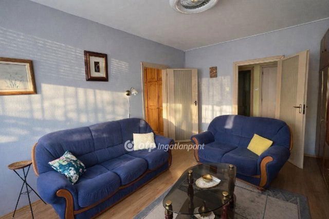 Eladó panellakás, Egerben 44.9 M Ft, 3 szobás