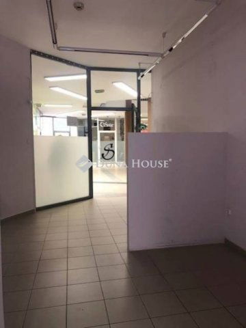 Kiadó üzlethelyiség, Pécsett 100 E Ft / hó