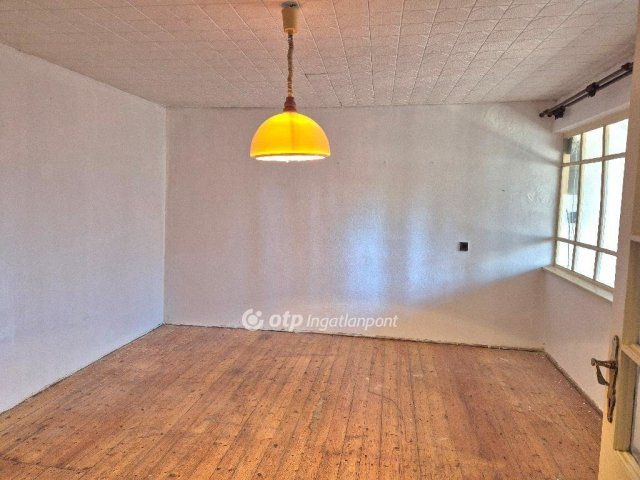 Eladó családi ház, Előszálláson 24.9 M Ft, 1+1 szobás