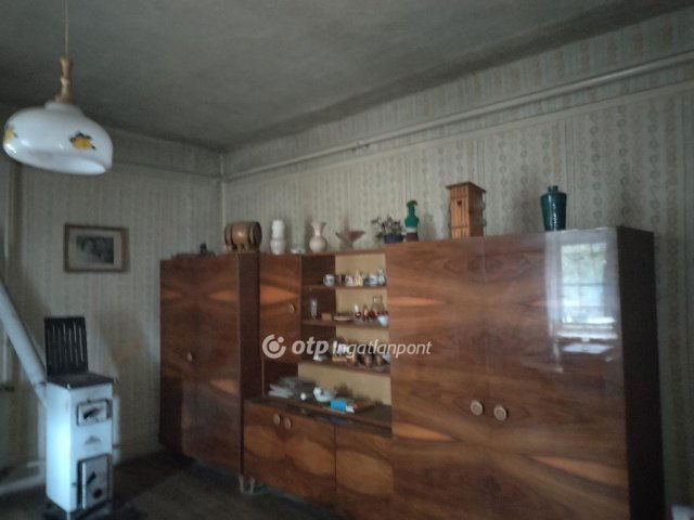 Eladó családi ház, Dégen 19.9 M Ft, 2 szobás