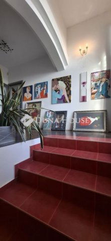 Eladó családi ház, Pécsett 115 M Ft, 4+1 szobás