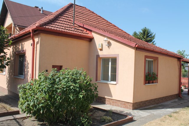Eladó családi ház, Tatabányán 89.9 M Ft, 3 szobás