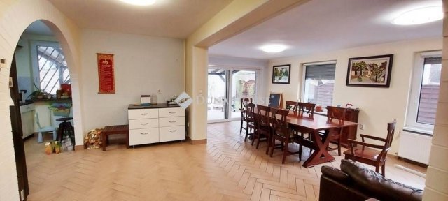 Eladó családi ház, Budapesten, XVIII. kerületben 160 M Ft