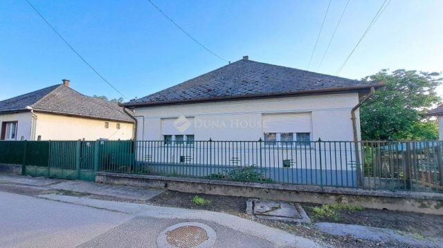 Eladó családi ház, Zsámbokon 45 M Ft, 3 szobás