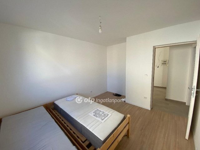 Eladó családi ház, Veszprémben 85 M Ft, 2 szobás