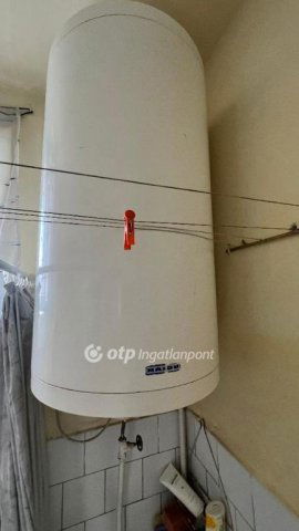 Eladó családi ház, Pápán 37.9 M Ft, 2 szobás