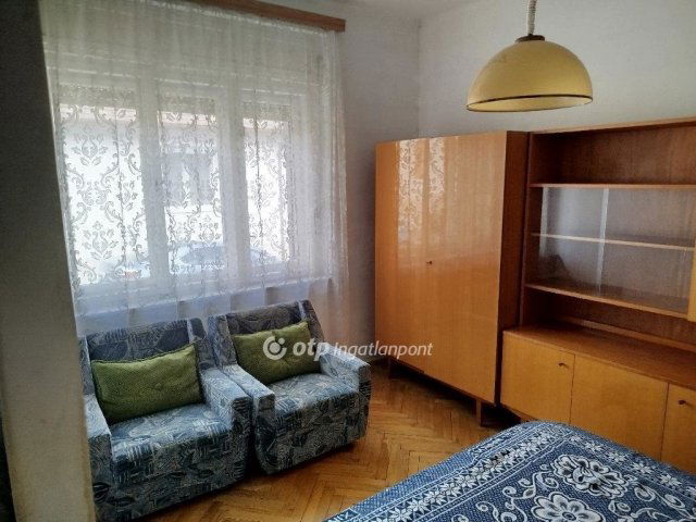 Eladó családi ház, Pécsett 58.7 M Ft, 2+1 szobás