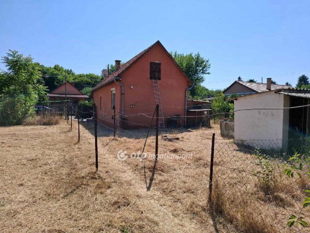 Eladó családi ház, Cegléden 31.8 M Ft, 2+1 szobás