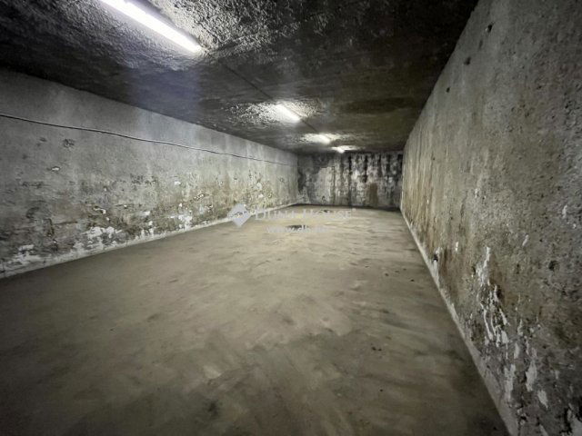 Eladó ipari ingatlan, Dánszentmiklóson 95 M Ft