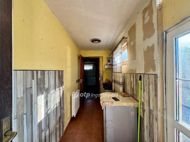 Eladó családi ház, Szabadbattyánban 70 M Ft, 3 szobás