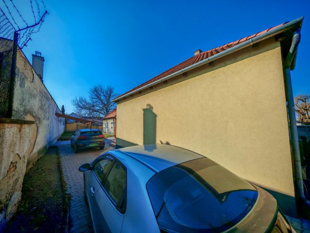 Eladó családi ház, Tatán 73 M Ft, 3 szobás