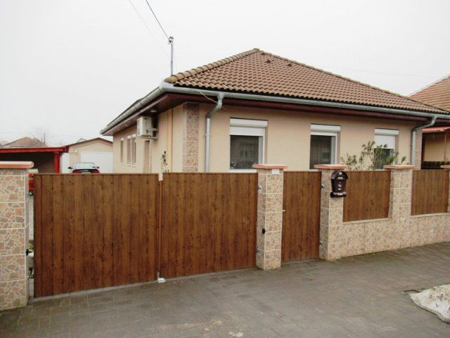 Eladó családi ház, Kakucson 115 M Ft, 8 szobás