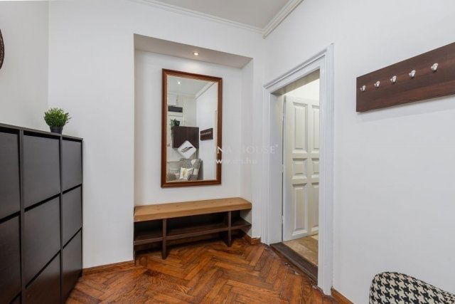 Eladó téglalakás, Budapesten, VI. kerületben 199.9 M Ft