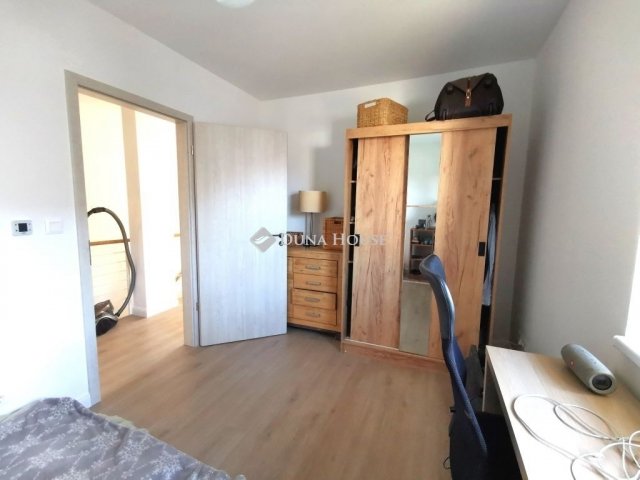 Eladó téglalakás, Telkin 147.9 M Ft, 4 szobás