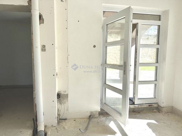 Eladó családi ház, Ürömön 449.9 M Ft, 6 szobás