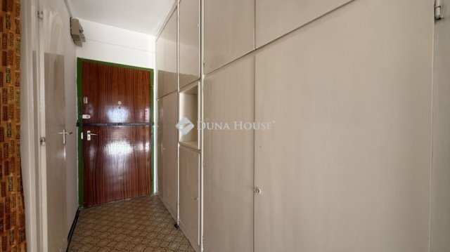 Eladó panellakás, Szombathelyen 29.999 M Ft, 1 szobás