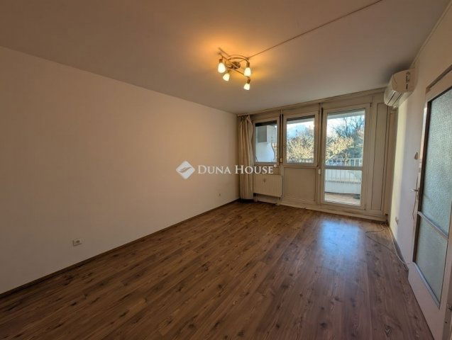 Eladó panellakás, Budapesten, III. kerületben 65 M Ft, 3 szobás