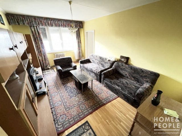 Eladó téglalakás, Szegeden 57.999 M Ft, 2+1 szobás