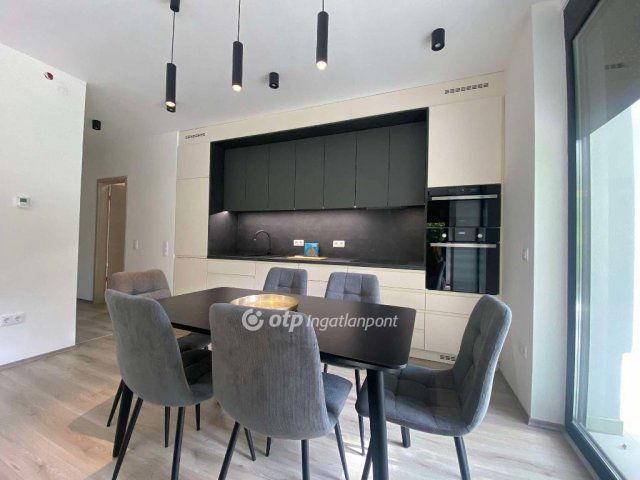 Eladó téglalakás, Balatonfenyvesen 124.5 M Ft, 3 szobás