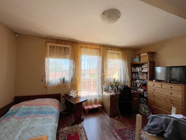 Eladó családi ház, Budapesten, XV. kerületben 120 M Ft, 3 szobás