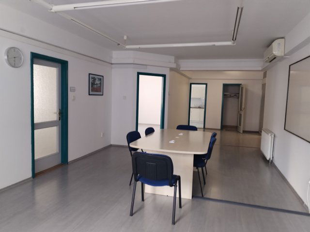 Kiadó iroda, Győrött 75 E Ft / hó, 8 szobás