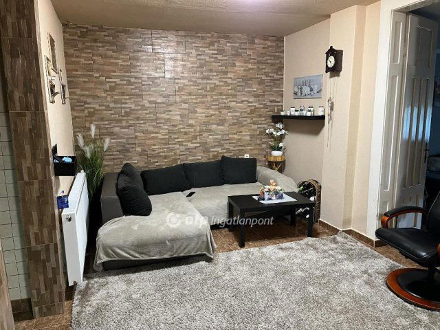 Eladó családi ház, Jászberényben 52.5 M Ft, 4+1 szobás