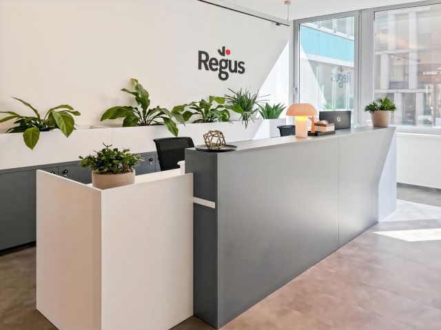 Kiadó iroda, Budapesten, XI. kerületben, Neumann János utcában