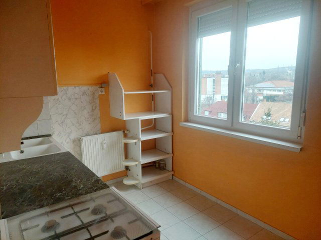 Eladó panellakás, Egerben 39.5 M Ft, 2 szobás