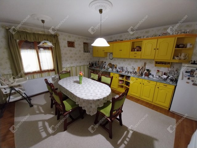 Eladó családi ház, Velencén 179 M Ft, 4 szobás