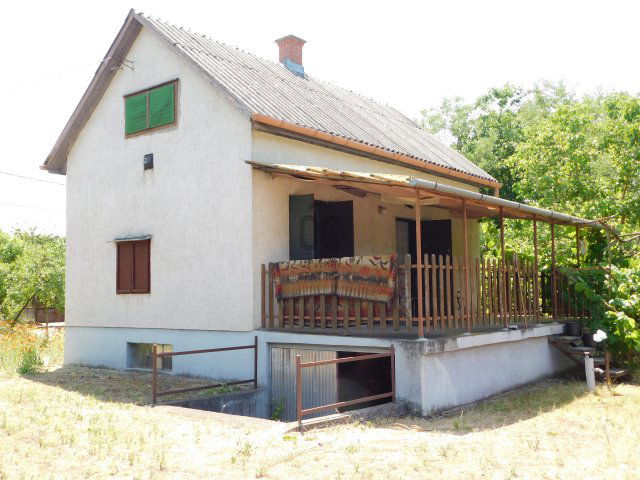 Eladó nyaraló, Tápiószentmártonon 12 M Ft, 3 szobás