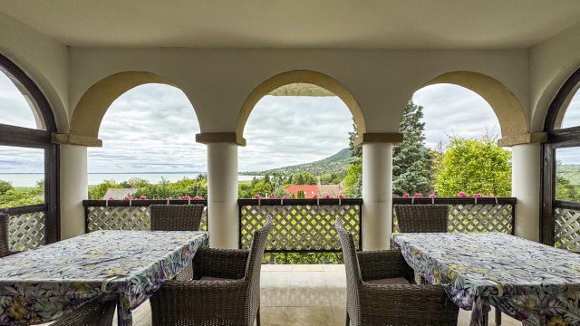 Eladó hotel, Badacsonytomajon 392 M Ft, 11 szobás