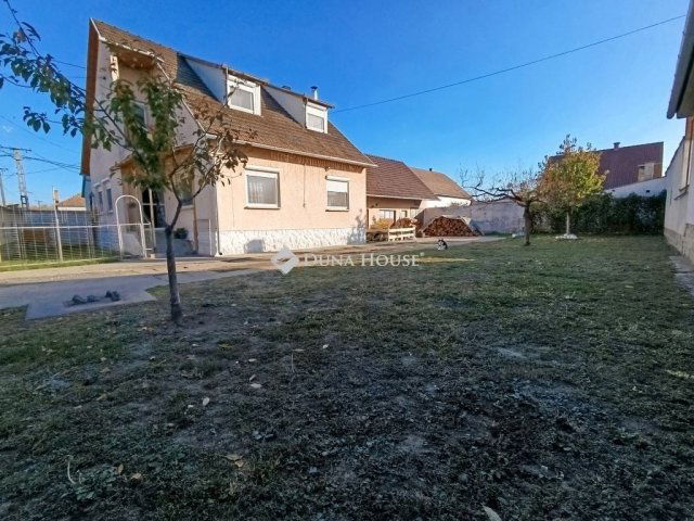 Eladó családi ház, Mohácson 52.9 M Ft, 5 szobás